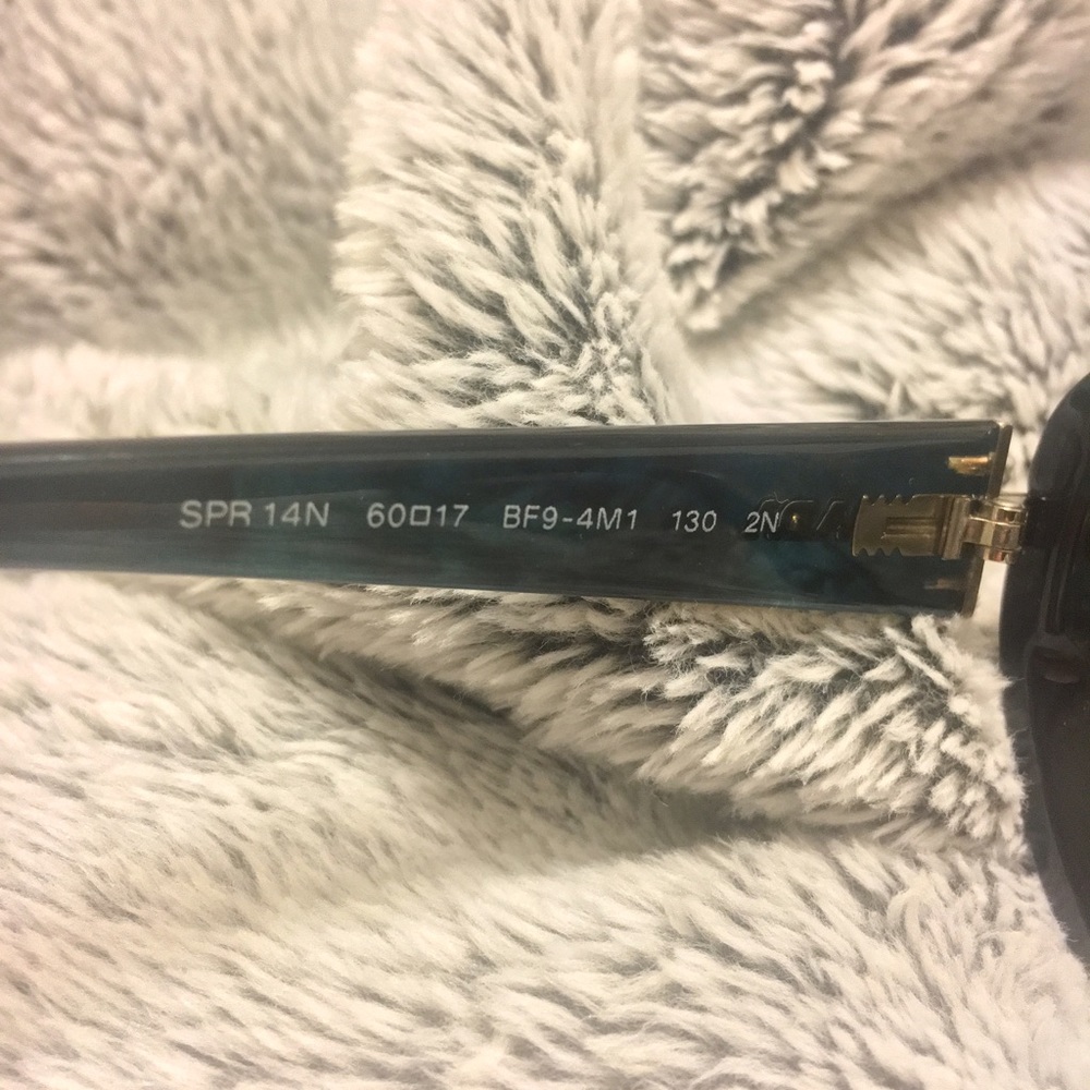 🎉HOST PICK🎉😍Prada Oversized Sunglasses😍 - Picture 4 of 8