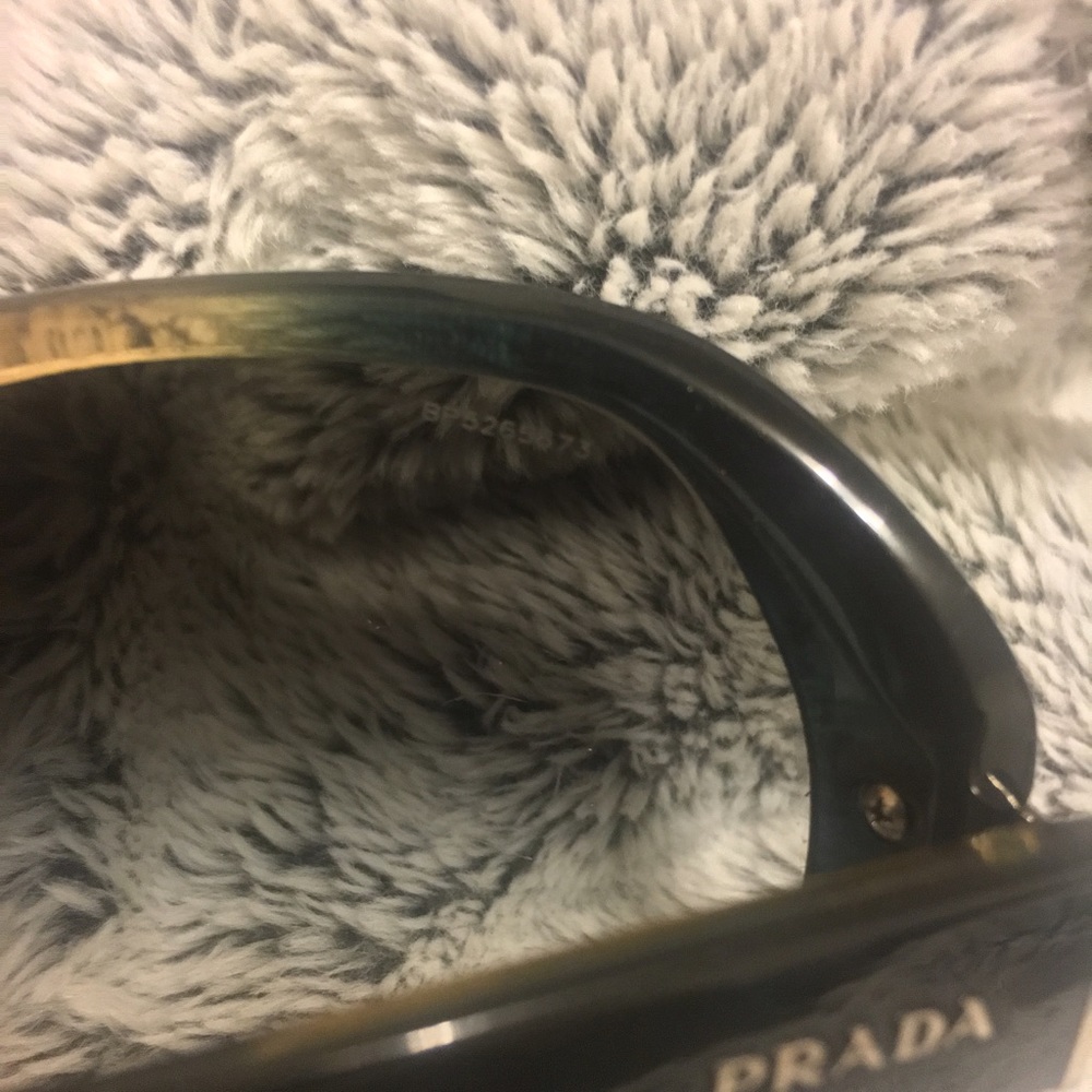 🎉HOST PICK🎉😍Prada Oversized Sunglasses😍 - Picture 6 of 8