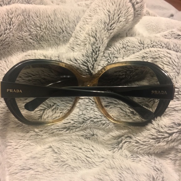 🎉HOST PICK🎉😍Prada Oversized Sunglasses😍 - Picture 5 of 8