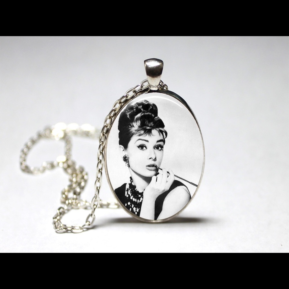 Audrey Hepburn in style oval pendant necklace
