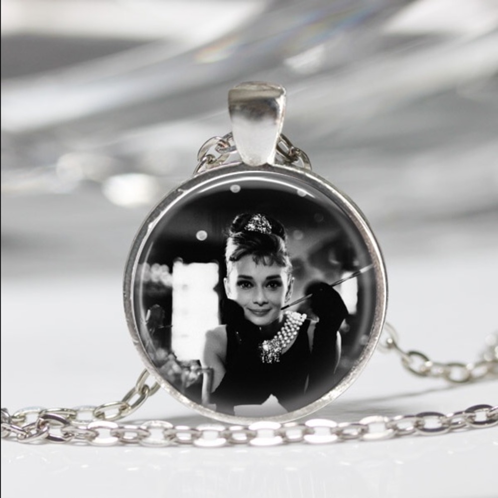 Audrey Hepburn  round pendant necklace