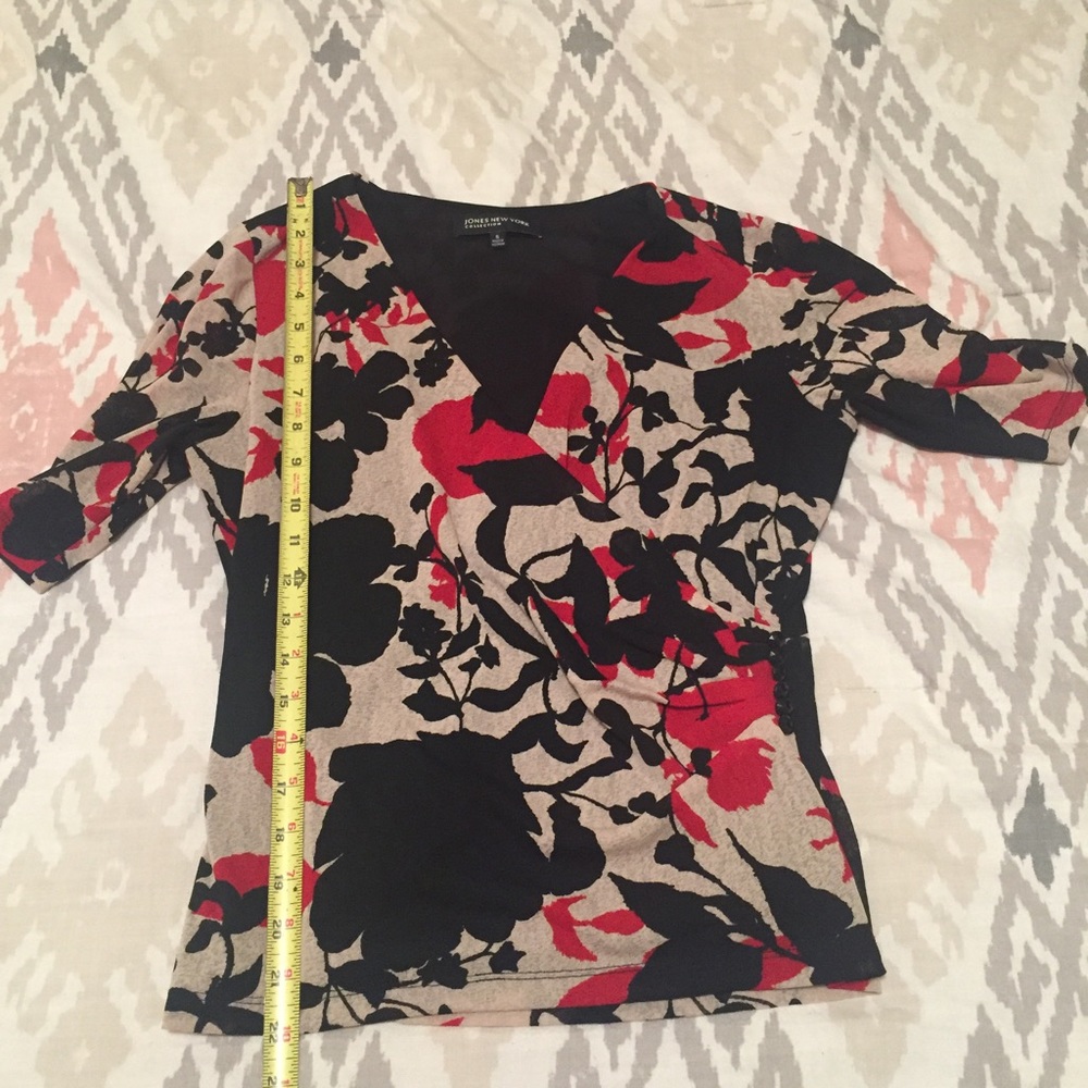 Jones New York red and black floral Blouse