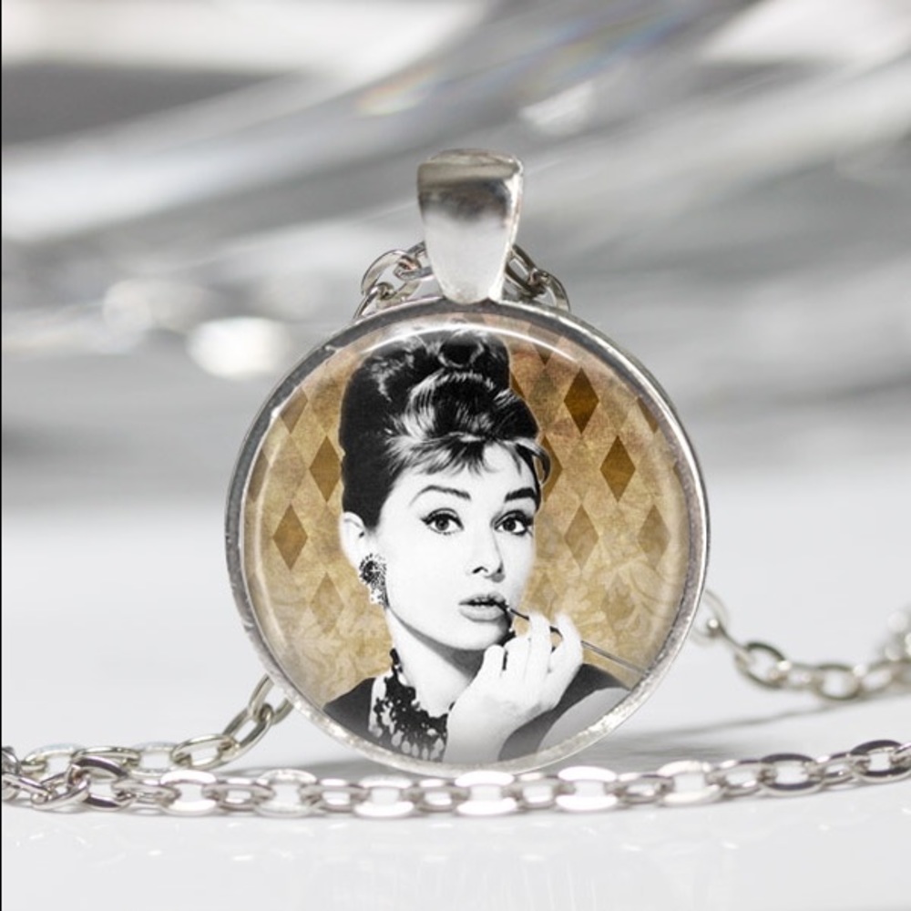 Audrey Hepburn gold pendant necklace