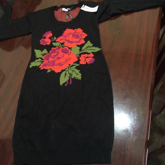 Women clothing - Picture 1 of 2