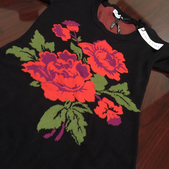 Women clothing - Picture 2 of 2