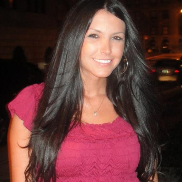Meet your Posher, Danielle - Picture 3 of 4