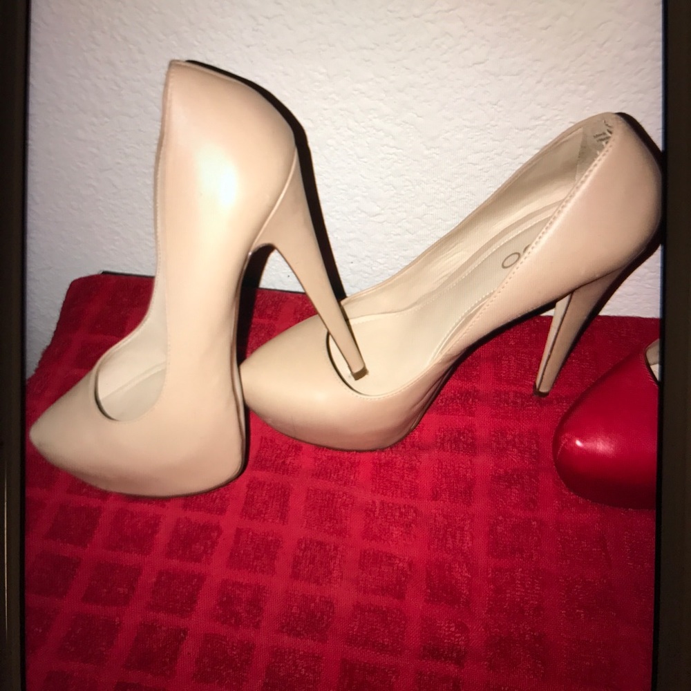 Heels - Picture 3 of 6