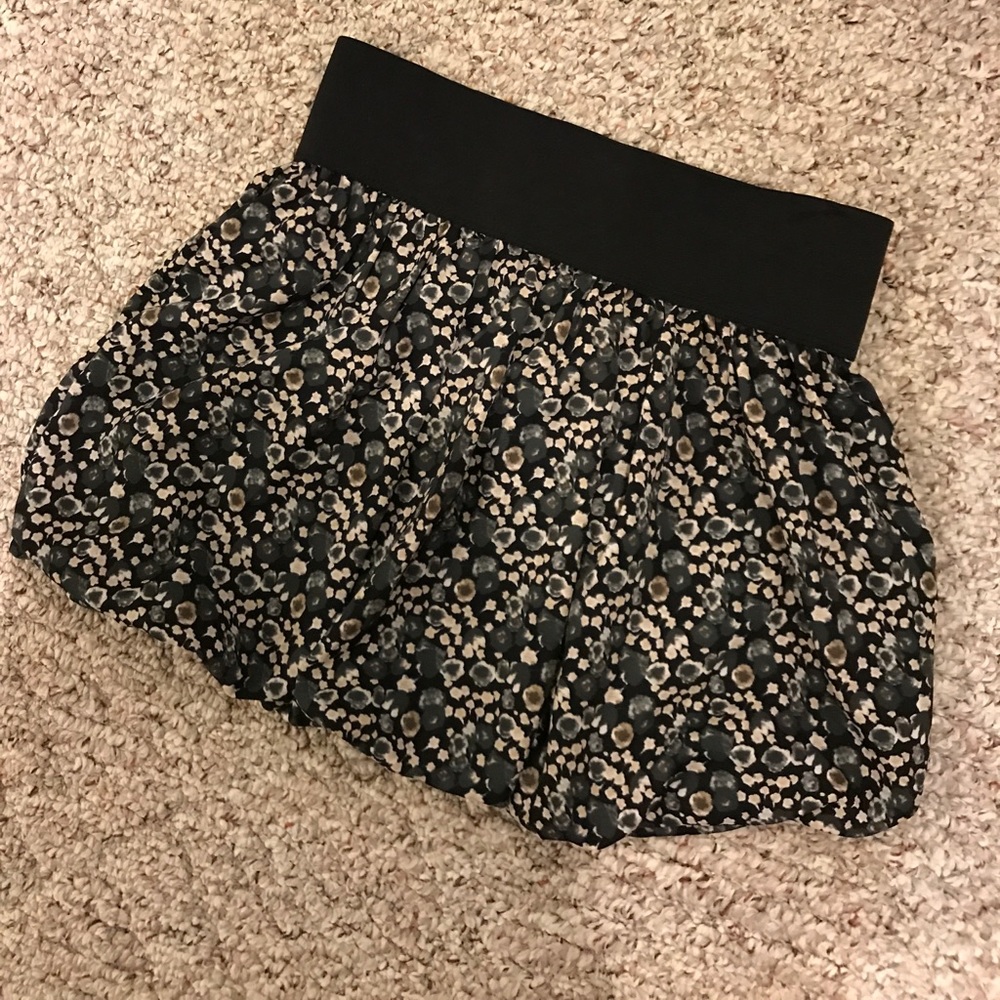 🌼Mini Skirts🌼 - Picture 3 of 3