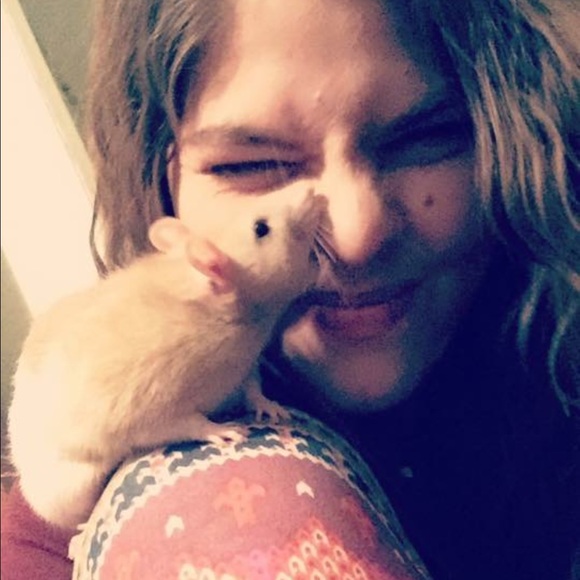 Meet your Posher! - Picture 3 of 3