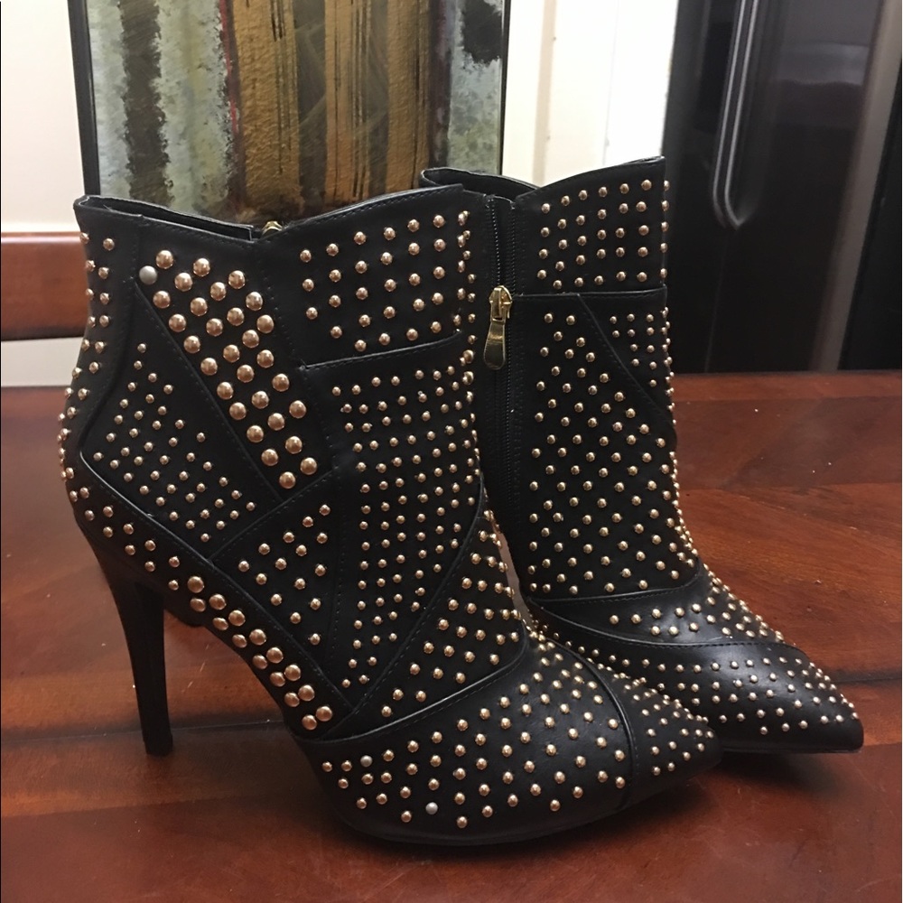 ❌❌SOLD❌❌  Studded Ankle Booties