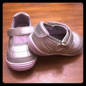 Striderite Surprize Silver Mary Janes Toddler Sz 5