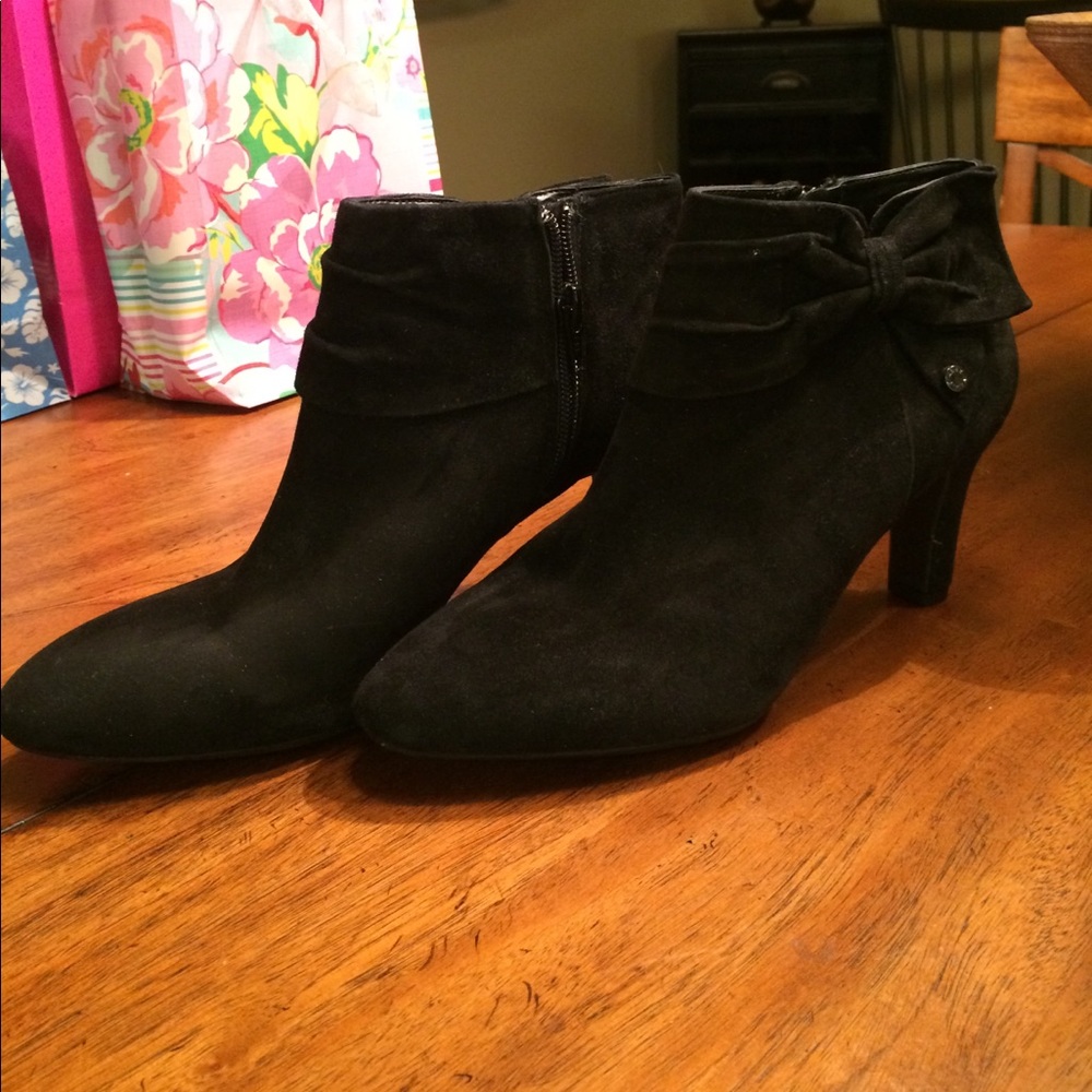Black heeled booties