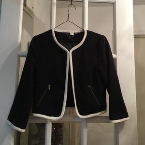 🌺Adorable H&M Black and White Cropped Blazer🌺