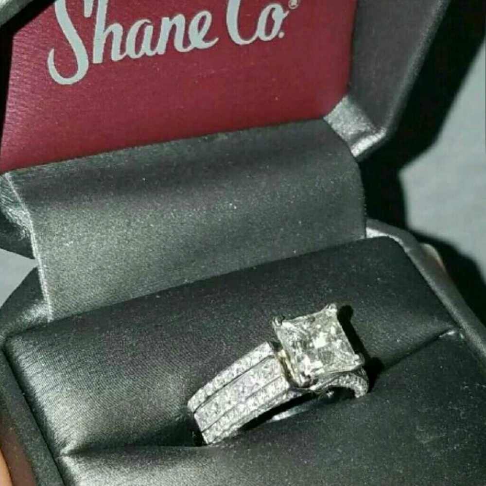 Princess cut diamond ring