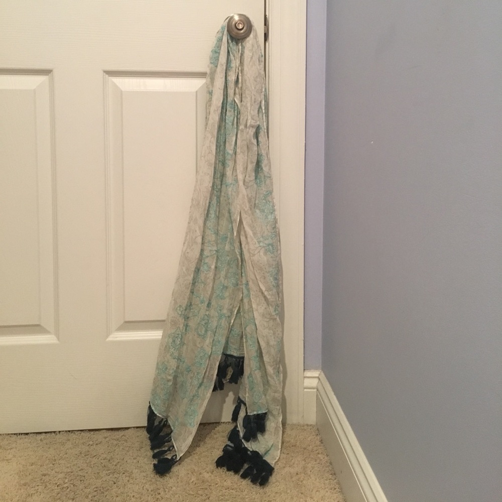 American Eagle scarf