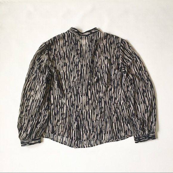 Investments sheer ruffled top size W22 - Picture 2 of 4