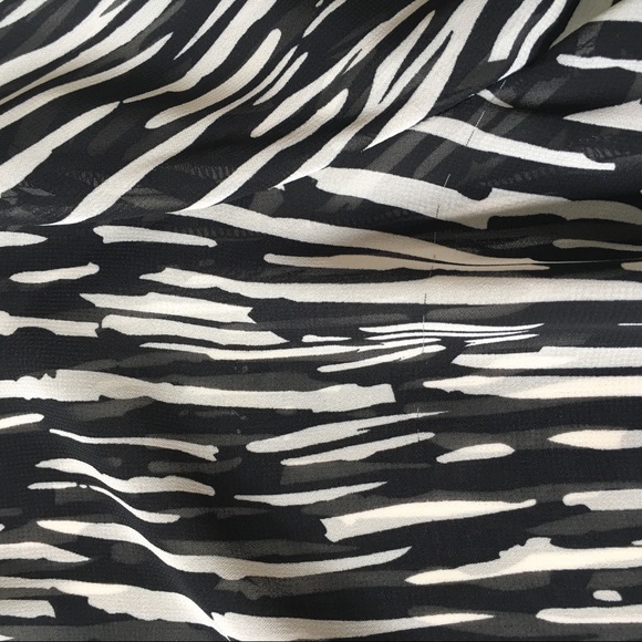 Investments sheer ruffled top size W22 - Picture 4 of 4