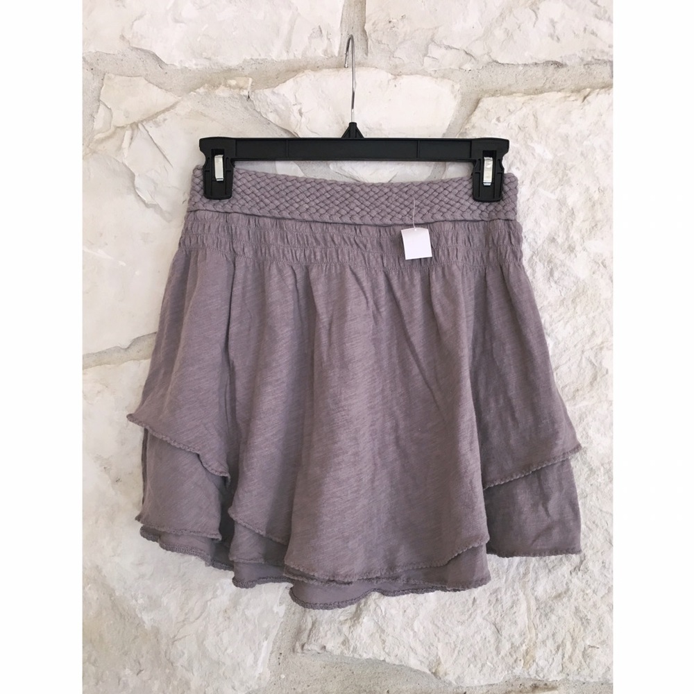 American Eagle Ruffled Grey Skirt