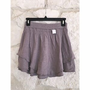American Eagle Ruffled Grey Skirt