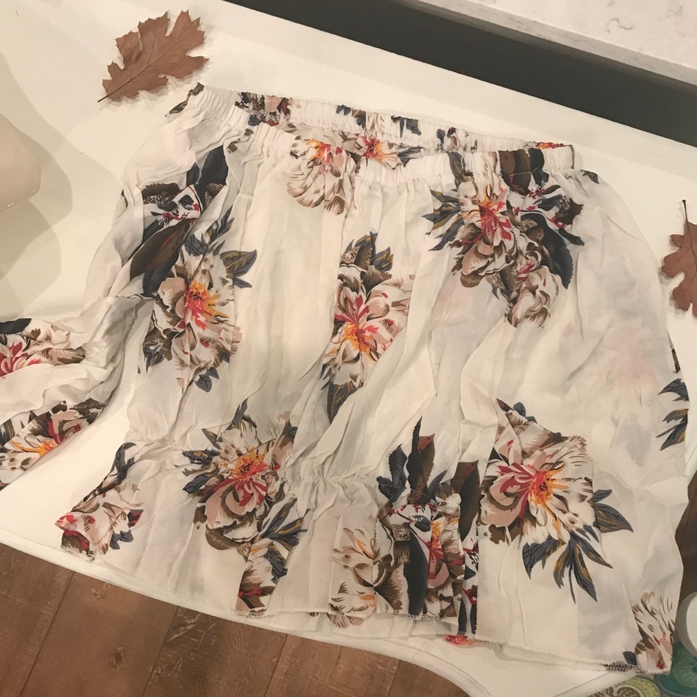 White Floral Off the Shoulder Crop Top☀️Last 1 - Picture 4 of 5