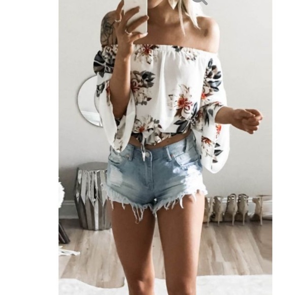 White Floral Off the Shoulder Crop Top☀️Last 1 - Picture 2 of 5