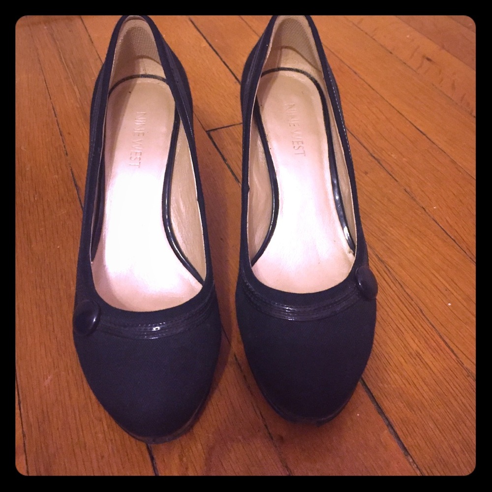 Nine West navy blue pumps with button as 6.5