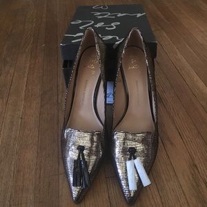 NIB Banana Republic Gold Avila Tassel Heels