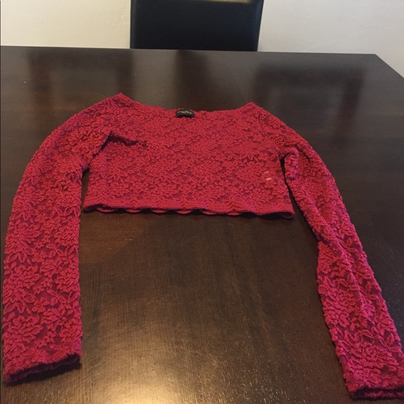 Red crop top - Picture 2 of 3