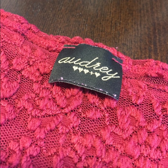 Red crop top - Picture 3 of 3