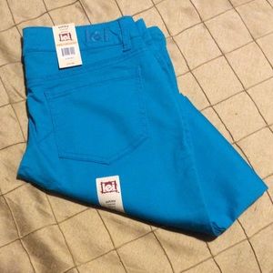 NWT BRIGHT BLUE SKINNY JEANS