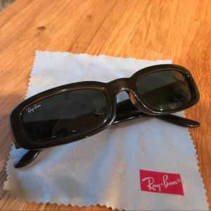Older version of Ray Bans -Smaller frame and lense