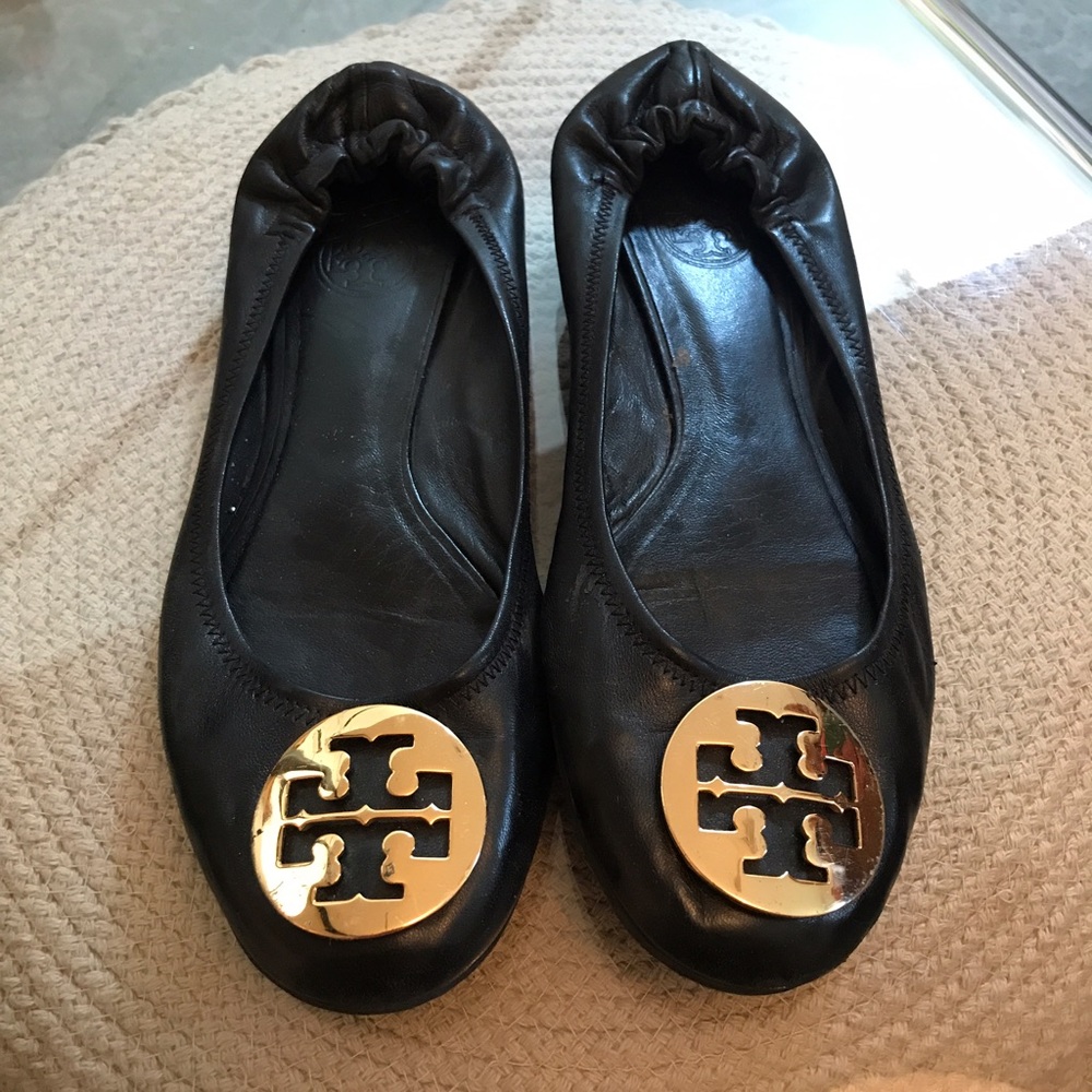 Tory Burch ballet flats. Gold logo
