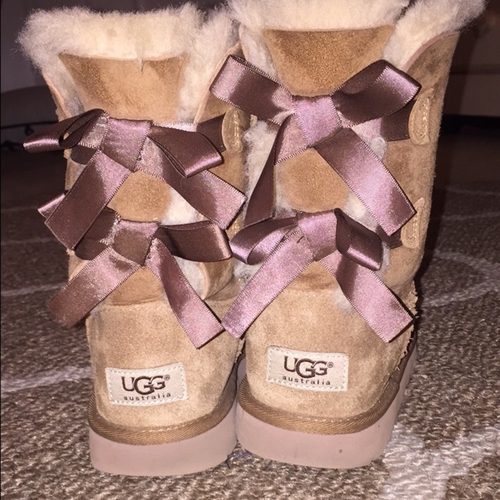 UGG BOOTS BOW!