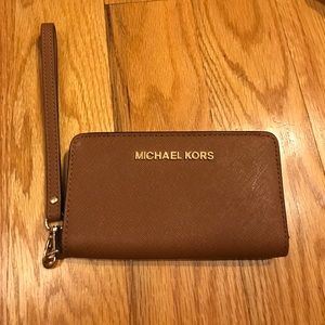 Michael Kors iPhone 6/7 wristlet