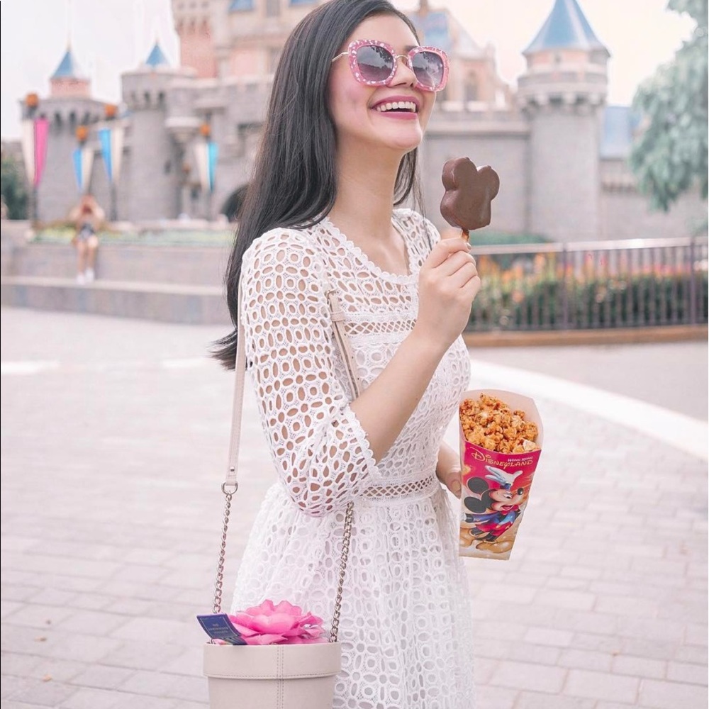 White lace 3/4 sleeve dress