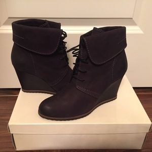 Tesori Ankle wedge bootie
