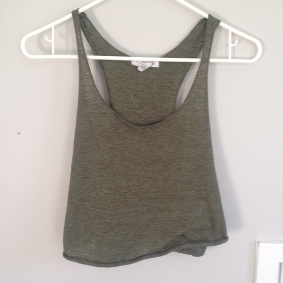 green cropped tank - Picture 2 of 3