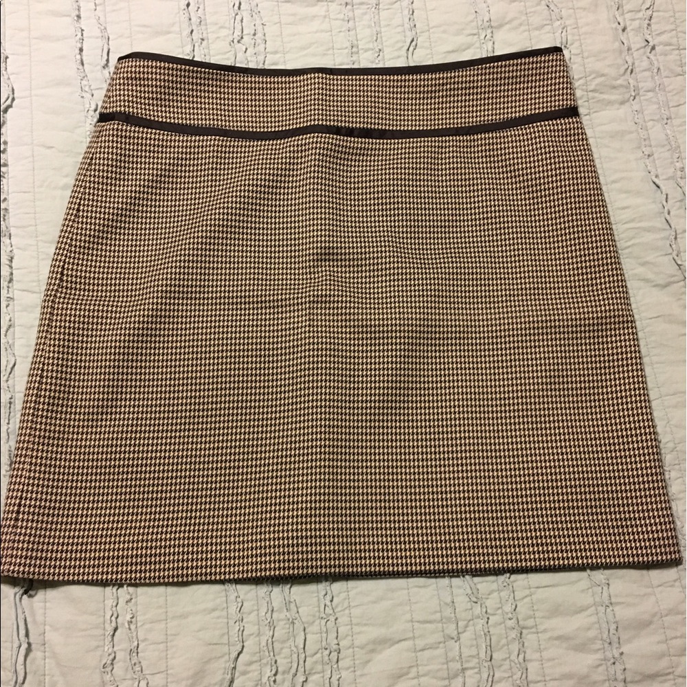 NWT Loft Skirt in Houndstooth, size 10