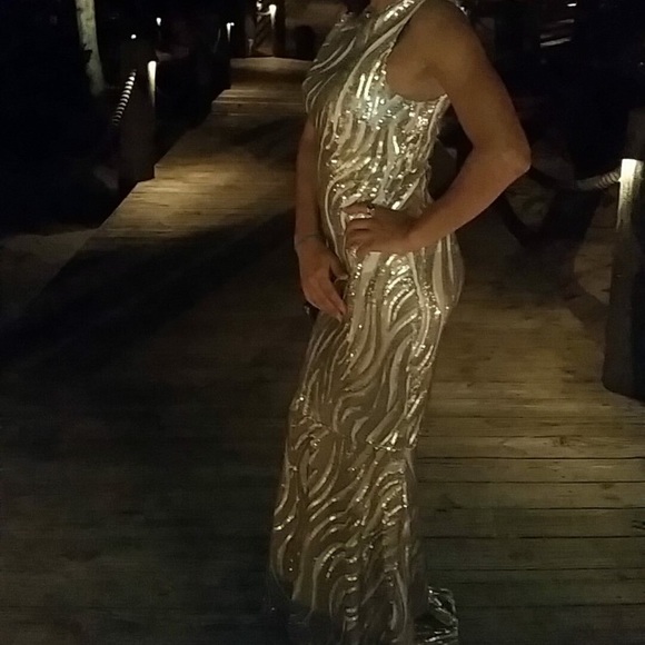 Evening dress - Picture 1 of 2