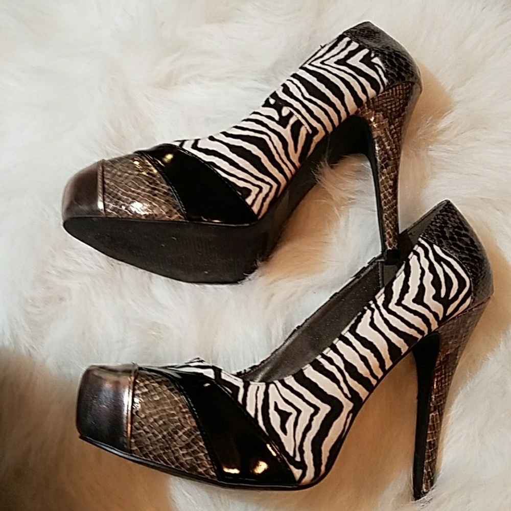 Cute zebra silver and python heels - Picture 2 of 2