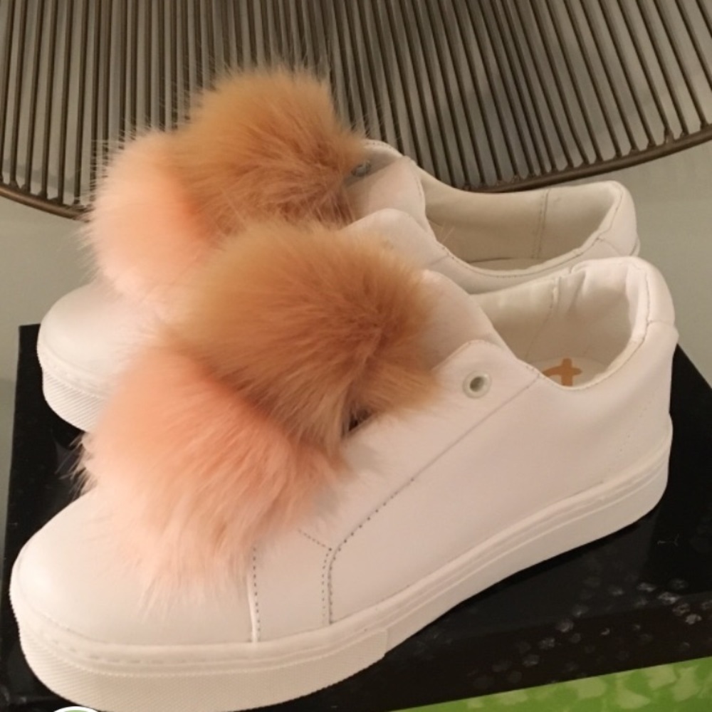 Brand new Sam Edelman with Pom Poms