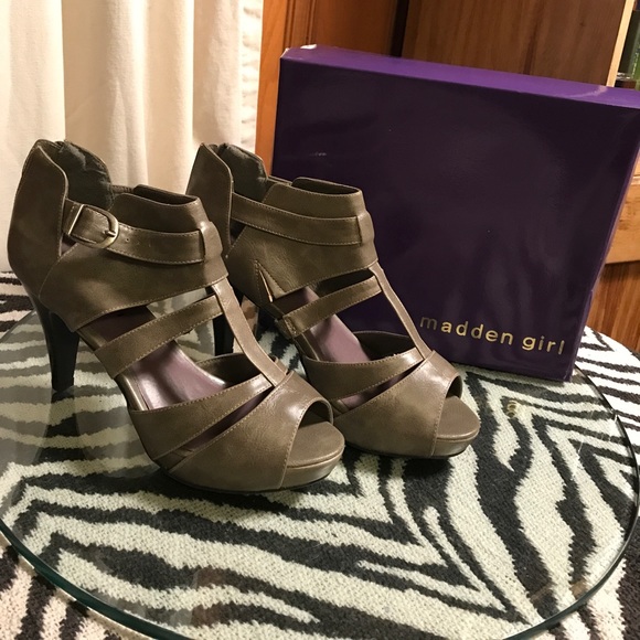 Ladies Platform Open Toe Heel. Size 11. - Picture 1 of 5