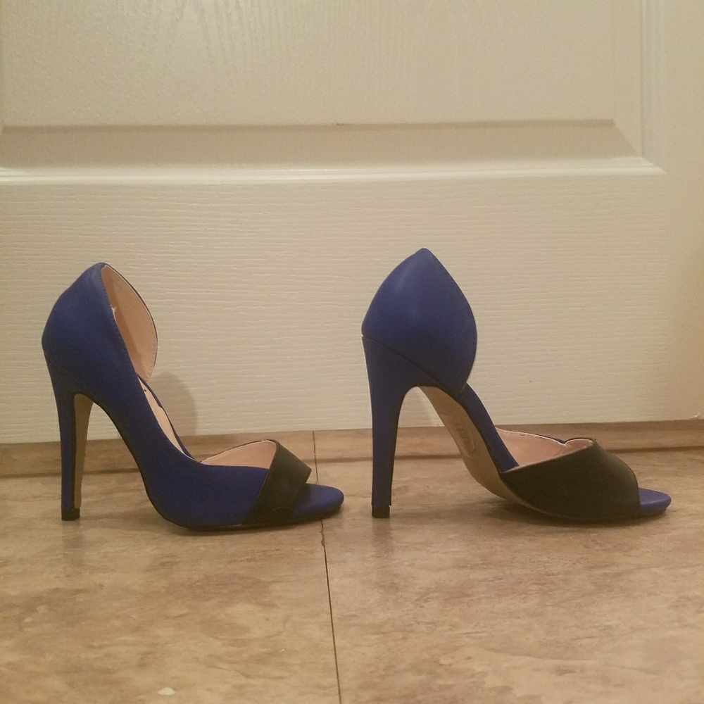 Blue/Black pumps