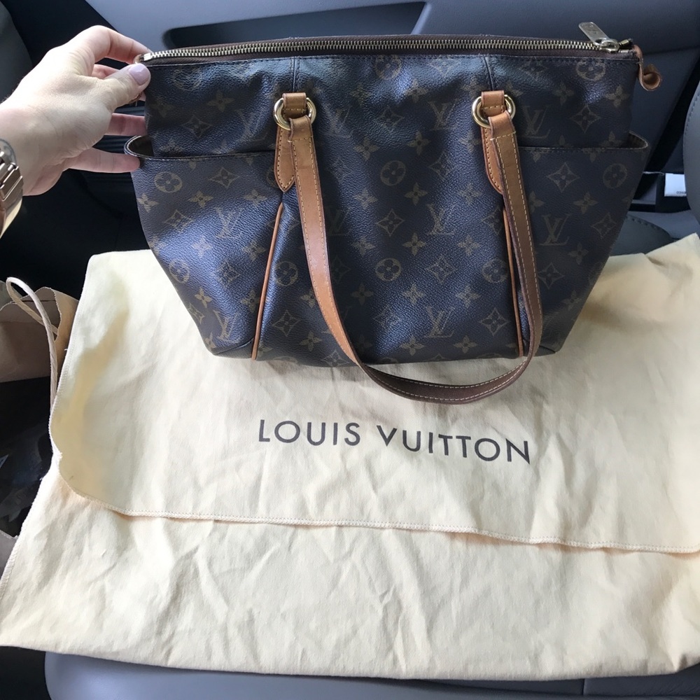 Authentic Louis Vuitton Totally Pm
