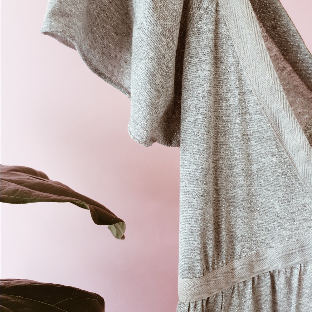 Silver flutter sleeve dress - L - Picture 3 of 3