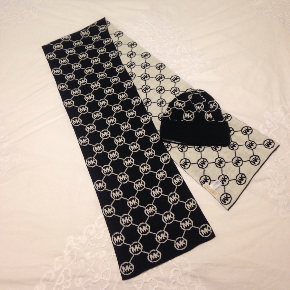 ⚜Michael Kors Winter Scarf and Hat Set