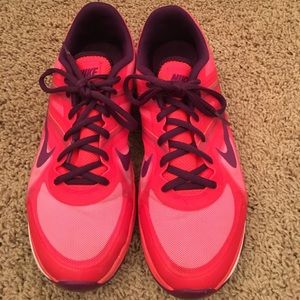 EUC Size 9 Nike Dual Fusion Flywire