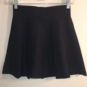 Black club monaco pleated skirt