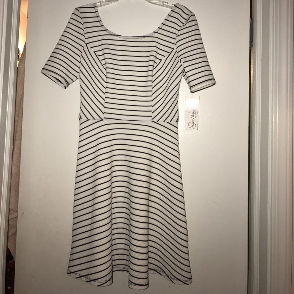 Quarter sleeve black and white strapped dress.