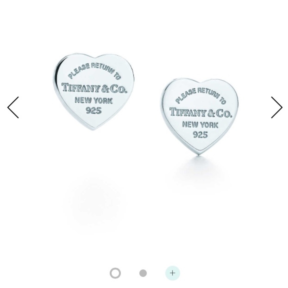 ✨Tiffany&Co Mini Heart Silver Earrings❤️